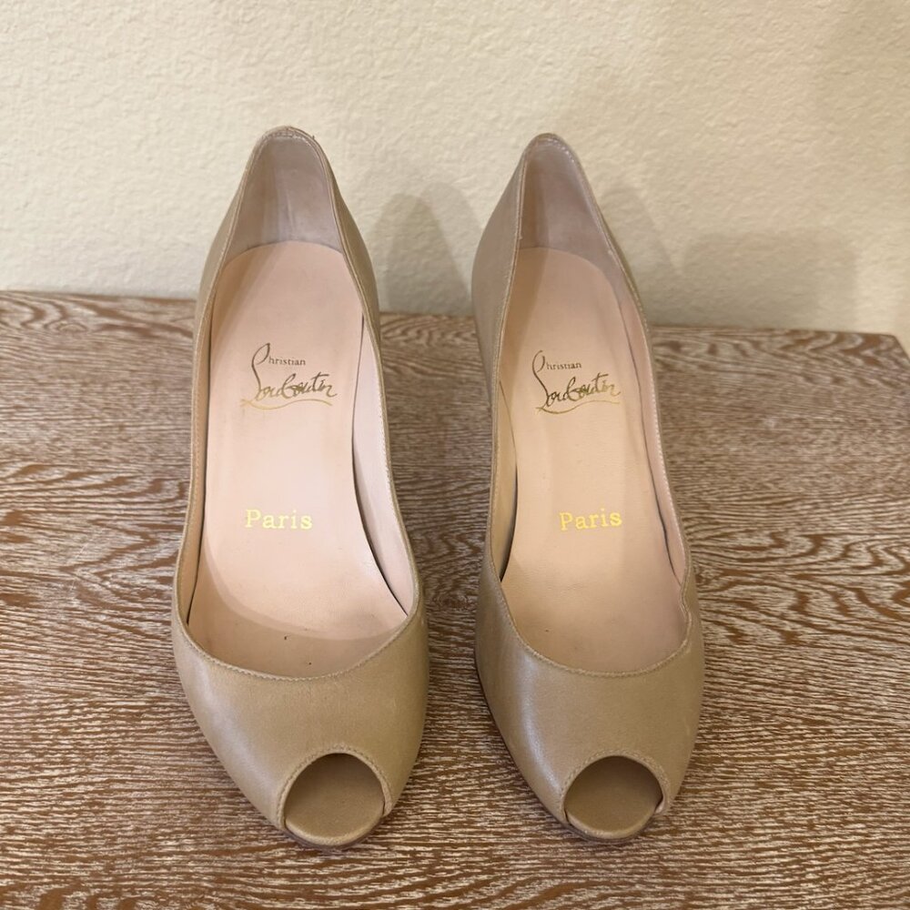 Christian Louboutin Nude 36.5 low heels